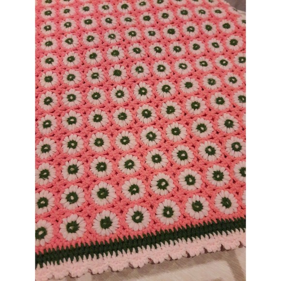 Vintage Crochet Pink Green Daisy Afghan Boho Blanket Lilly 70s Afghan - Picture 2 of 6